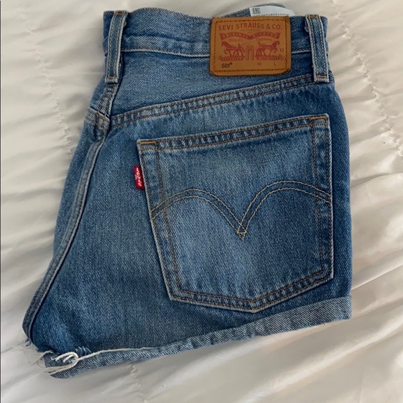 High waisted Levi 501’s - Picture 2 of 2